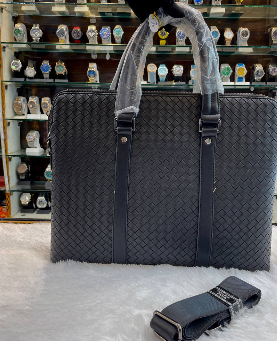 BOTTEGA VENETA PREMIUM BLACK 🖤 TEXTURE BODY LAPTOP BAG IN MASTER PIECE 🤩