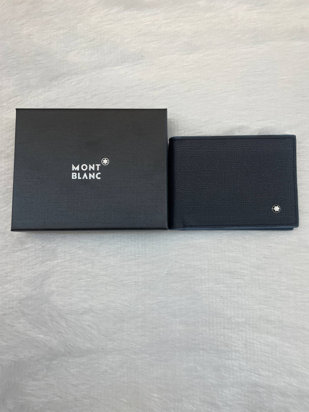 MONT BLANC WESTSIDE LEATHER IN NAVY BLUE 💙 TEXTURE IN HEAVY QUALITY 💯