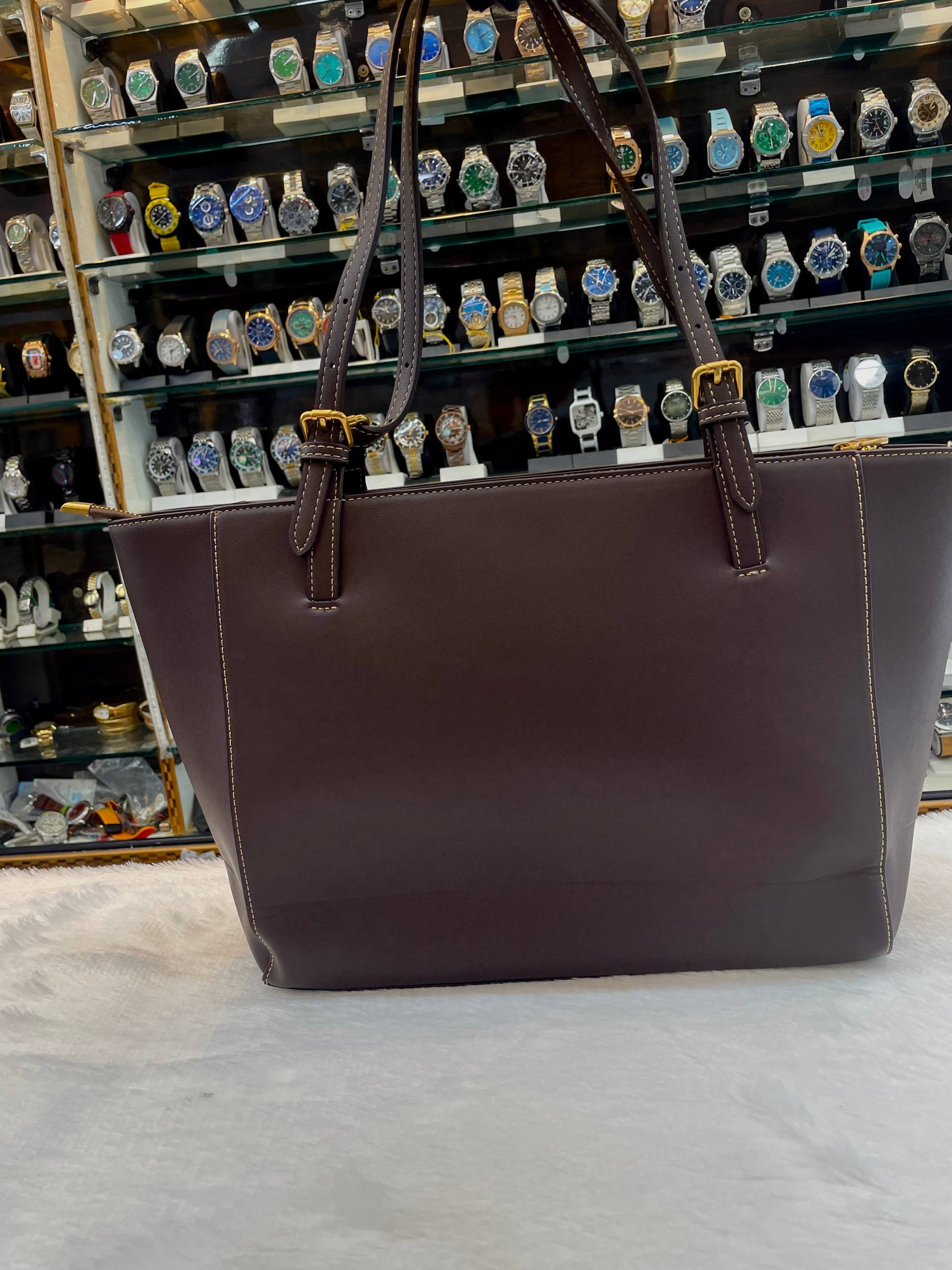 TORY BURCH BROWN 🤎 SAFFIANO LEATHER TOTE BAG IN MASTER PIECE 🤩