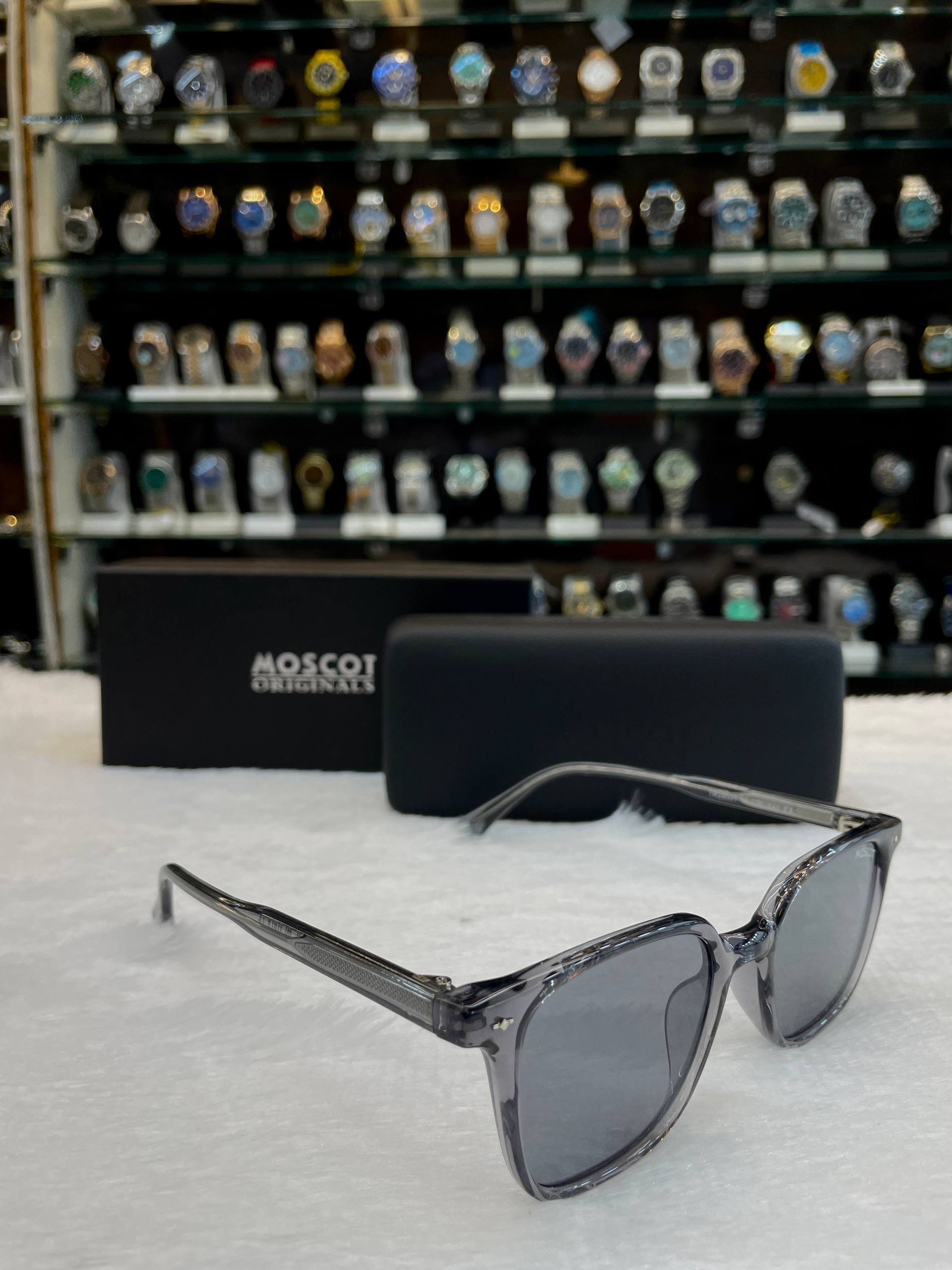 MOSCOT GREY 🩶 TRANSPARENT FRAME IN HEAVY QUALITY 💯