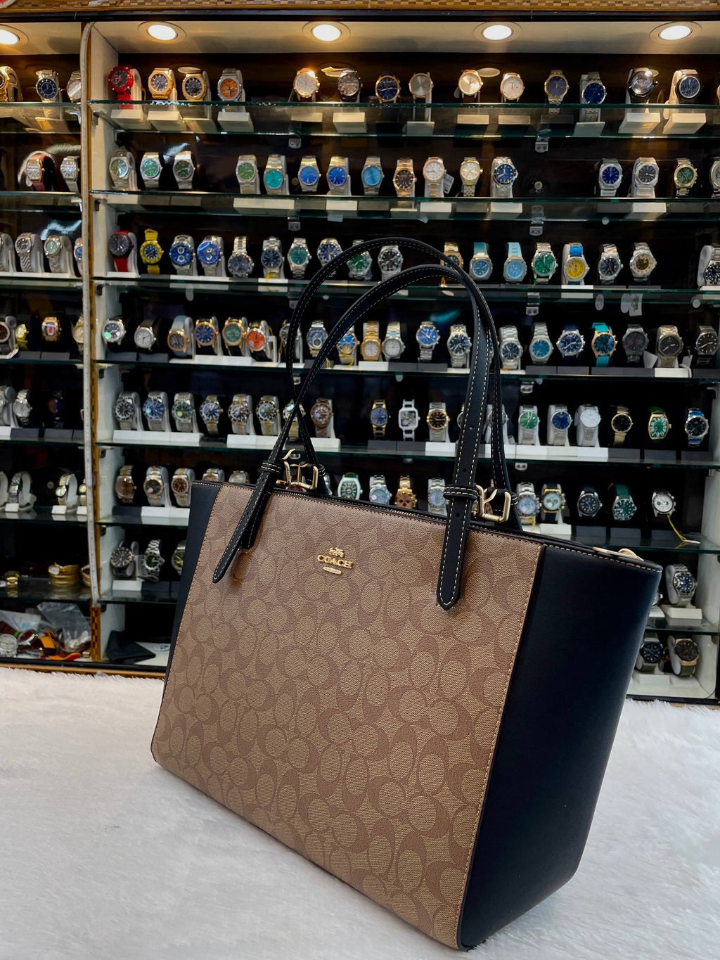 COACH MOLLIE TOTE IN SIGNATURE CANVAS WITH BLACK LEATHER MASTER PIECE 🤩