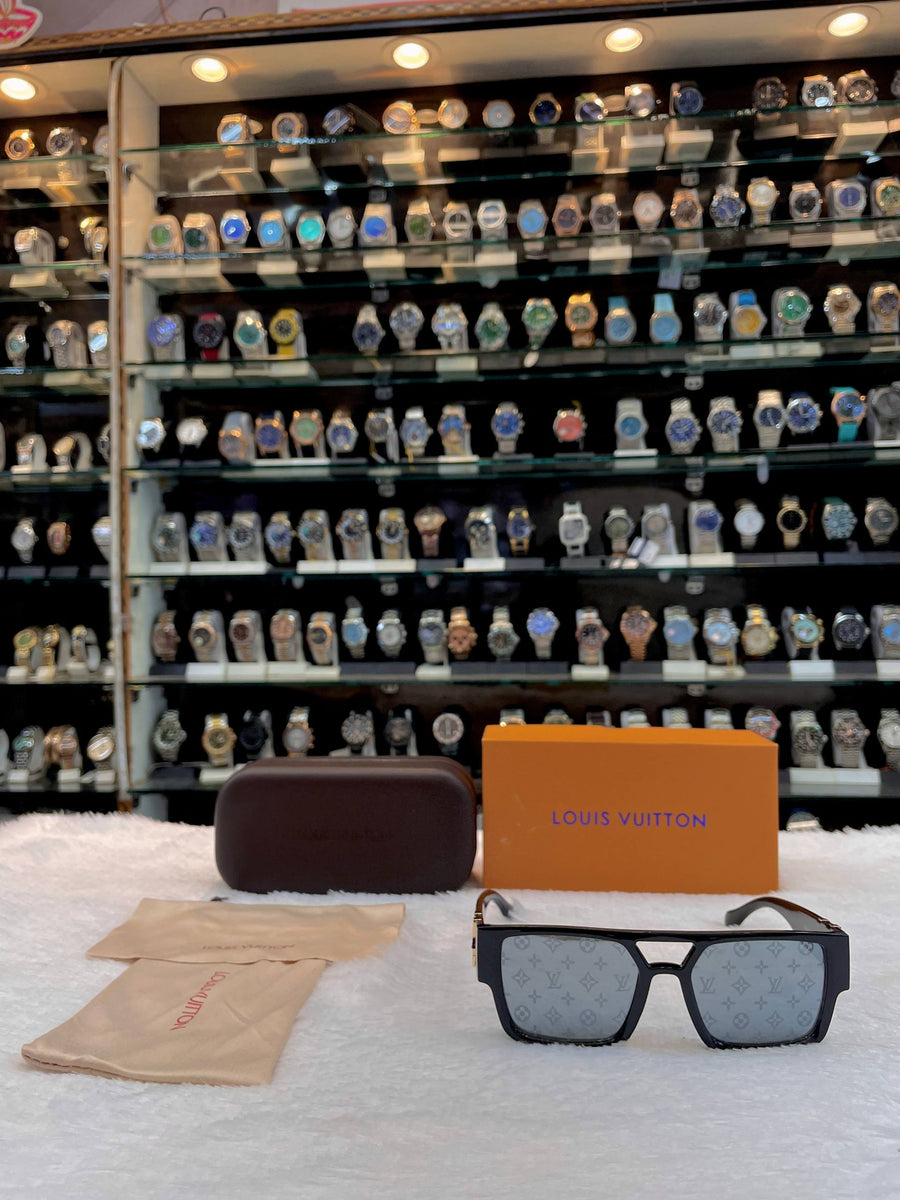 LOUIS VUITTON LV CLASH SQUARE SUNGLASSES COLORED FRAME🕶️
