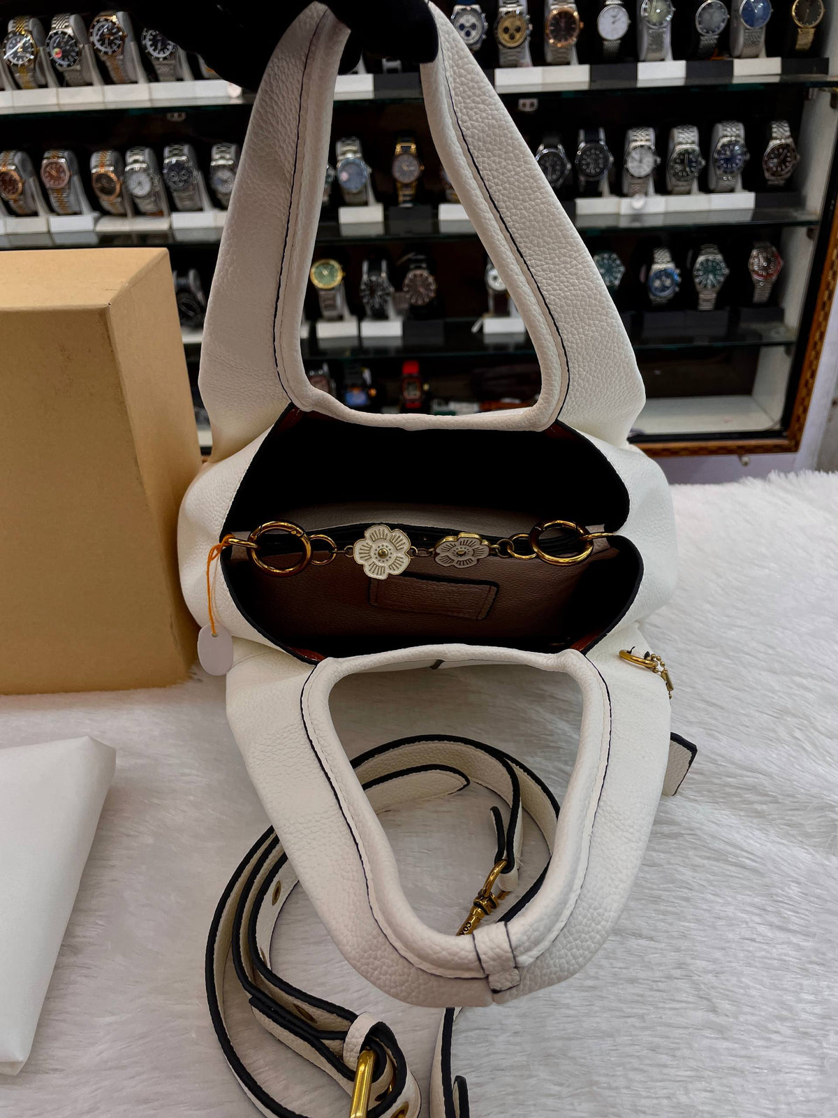 COACH LANA SHOULDER BAG 23 IN WHITE 🤍 LEATHER