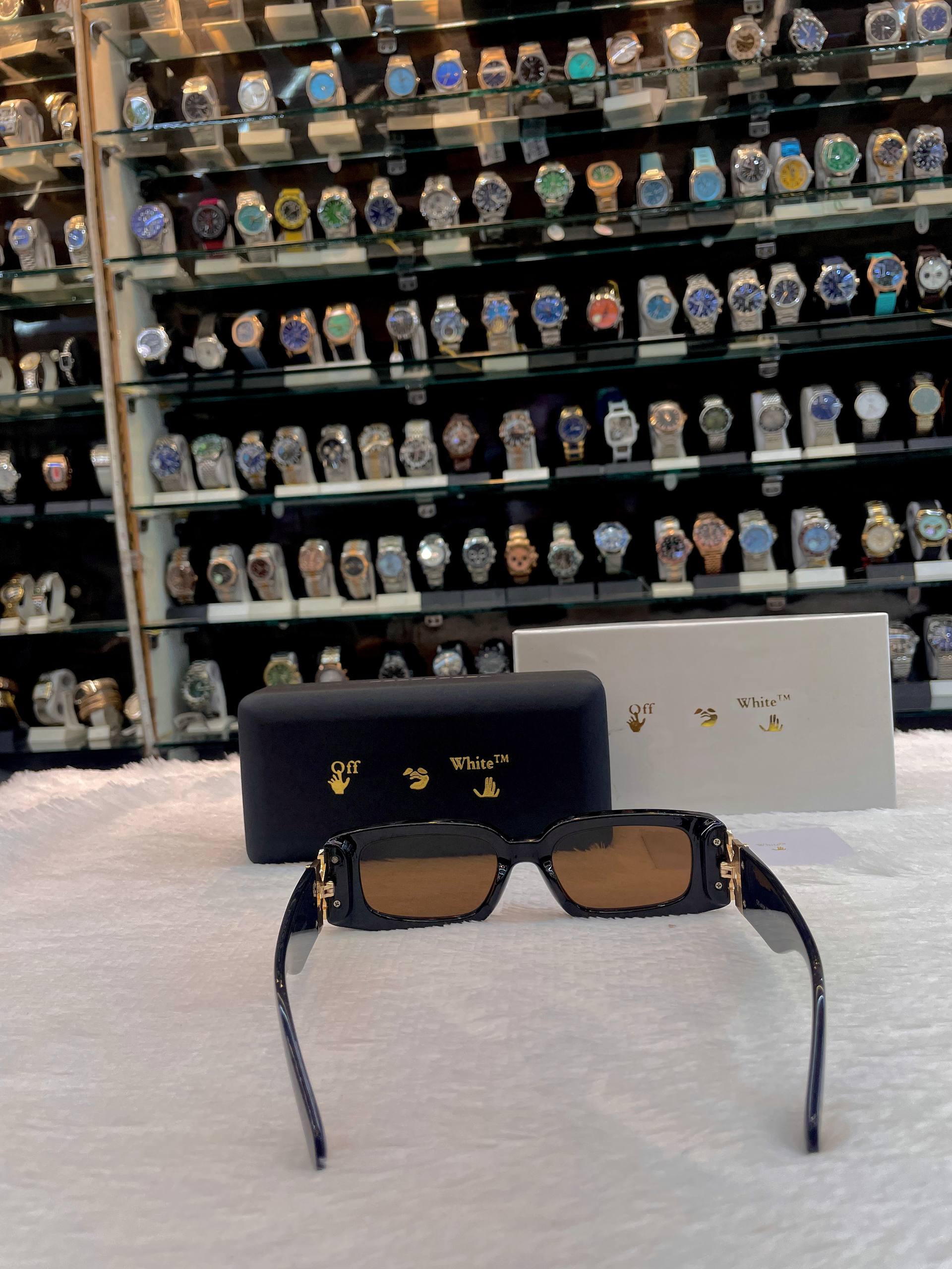 OFF-WHITE ROMA SUNGLASSES FOR GIRLS 🤩