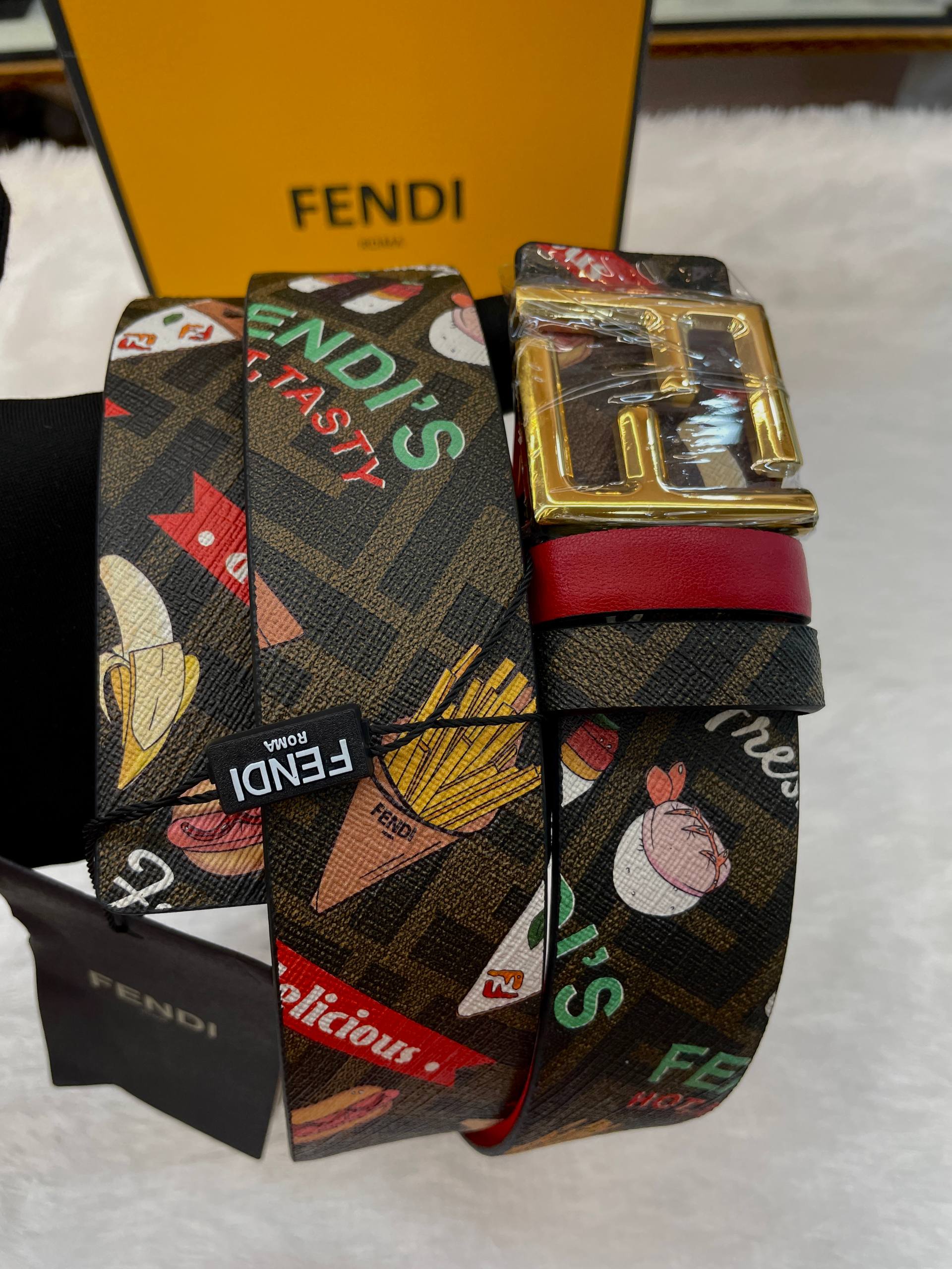 FENDI BELT FEATURING A UNIQUE "FOOD-THEMED" IN MASTER PIECE 🤩