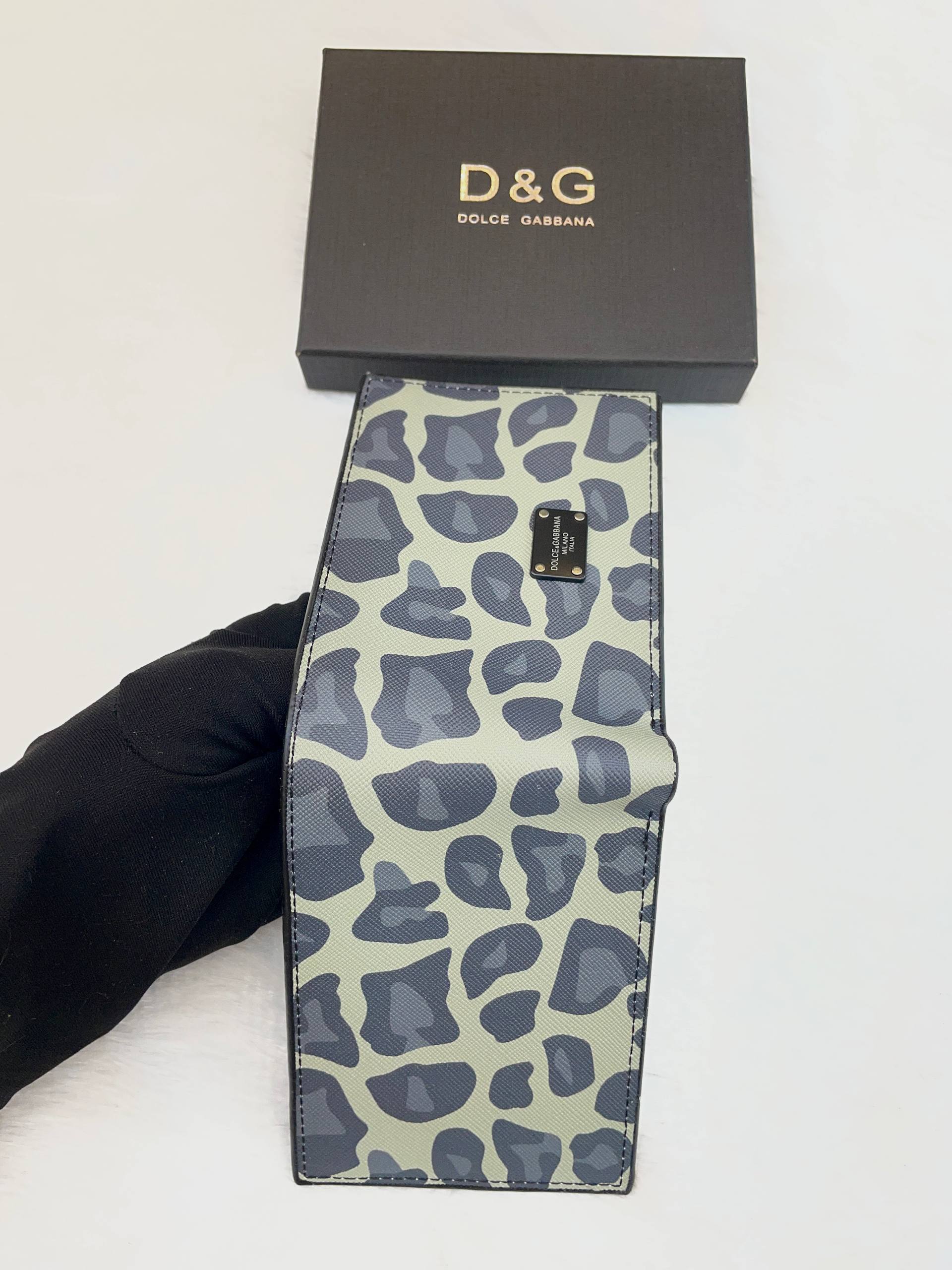 DOLCE & GABBANA GREY BI-FOLD WALLET IN LEOPARD PRINT DAUPHINE LEATHER LEAPORD PRINT BODY