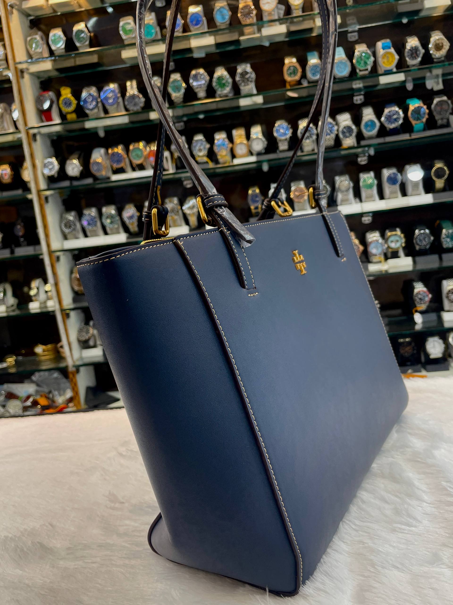 TORY BURCH NAVY BLUE SAFFIANO LEATHER TOTE BAG IN MASTER PIECE 🤩