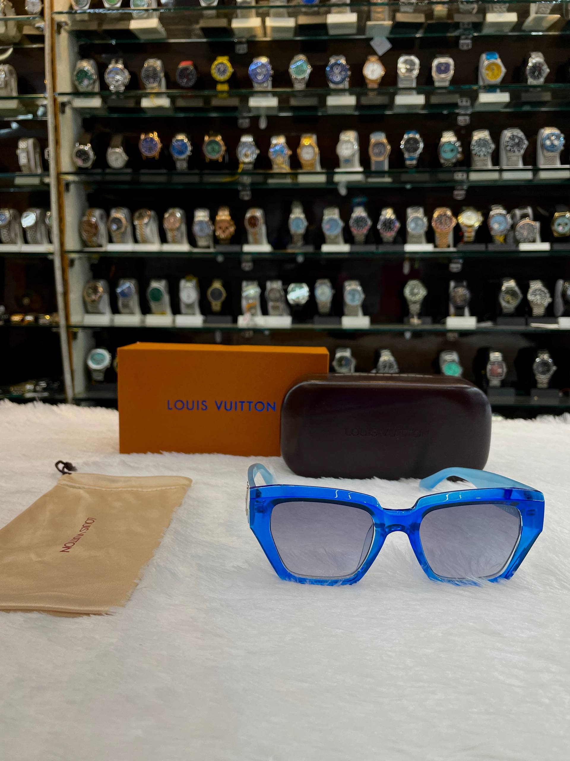 LOUIS VUITTON (LV) CLASH SQUARE SUNGLASSES 😎 IN BLUE 💙 UNISEX FRAME