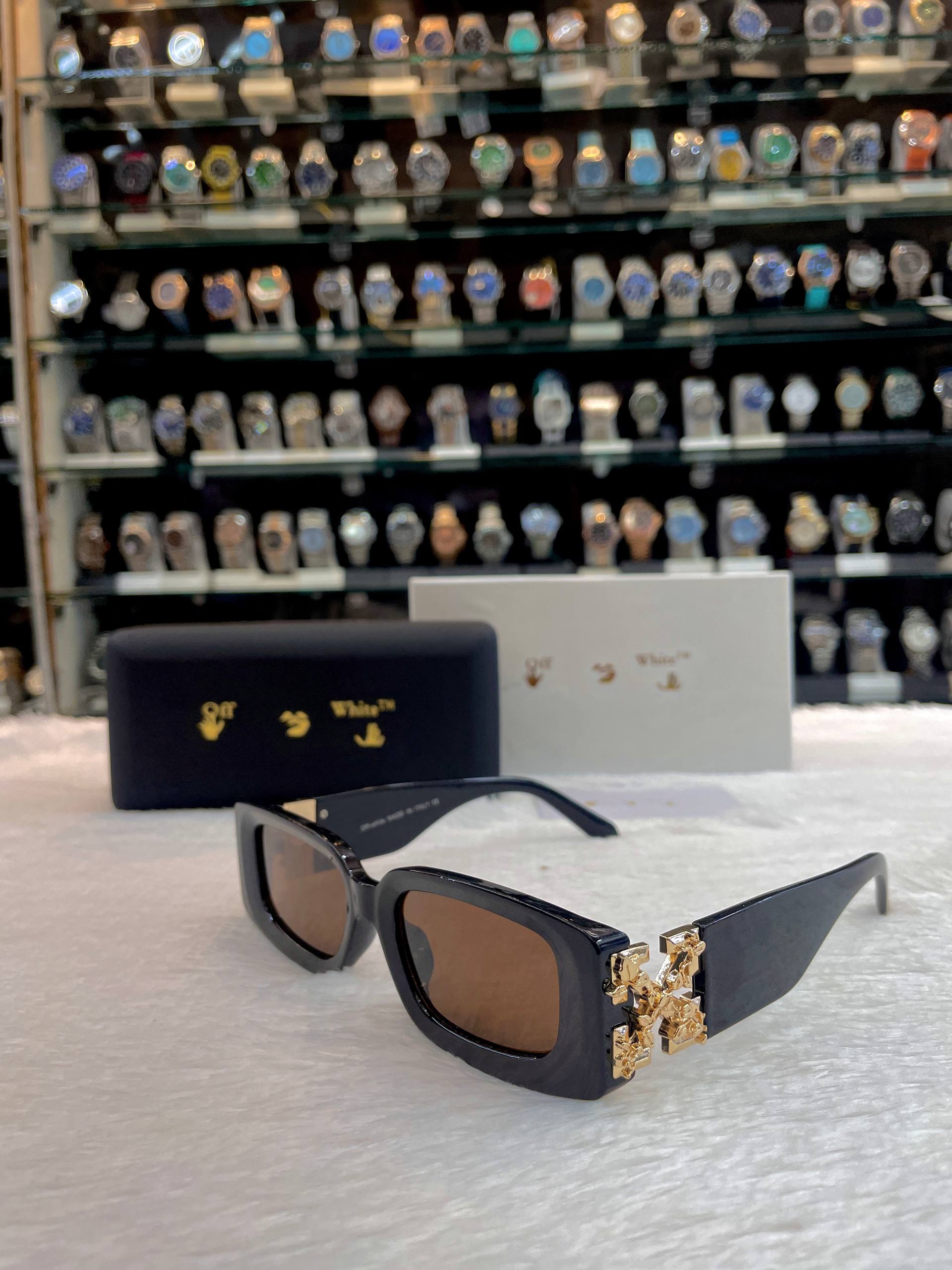 OFF-WHITE ROMA SUNGLASSES FOR GIRLS 🤩