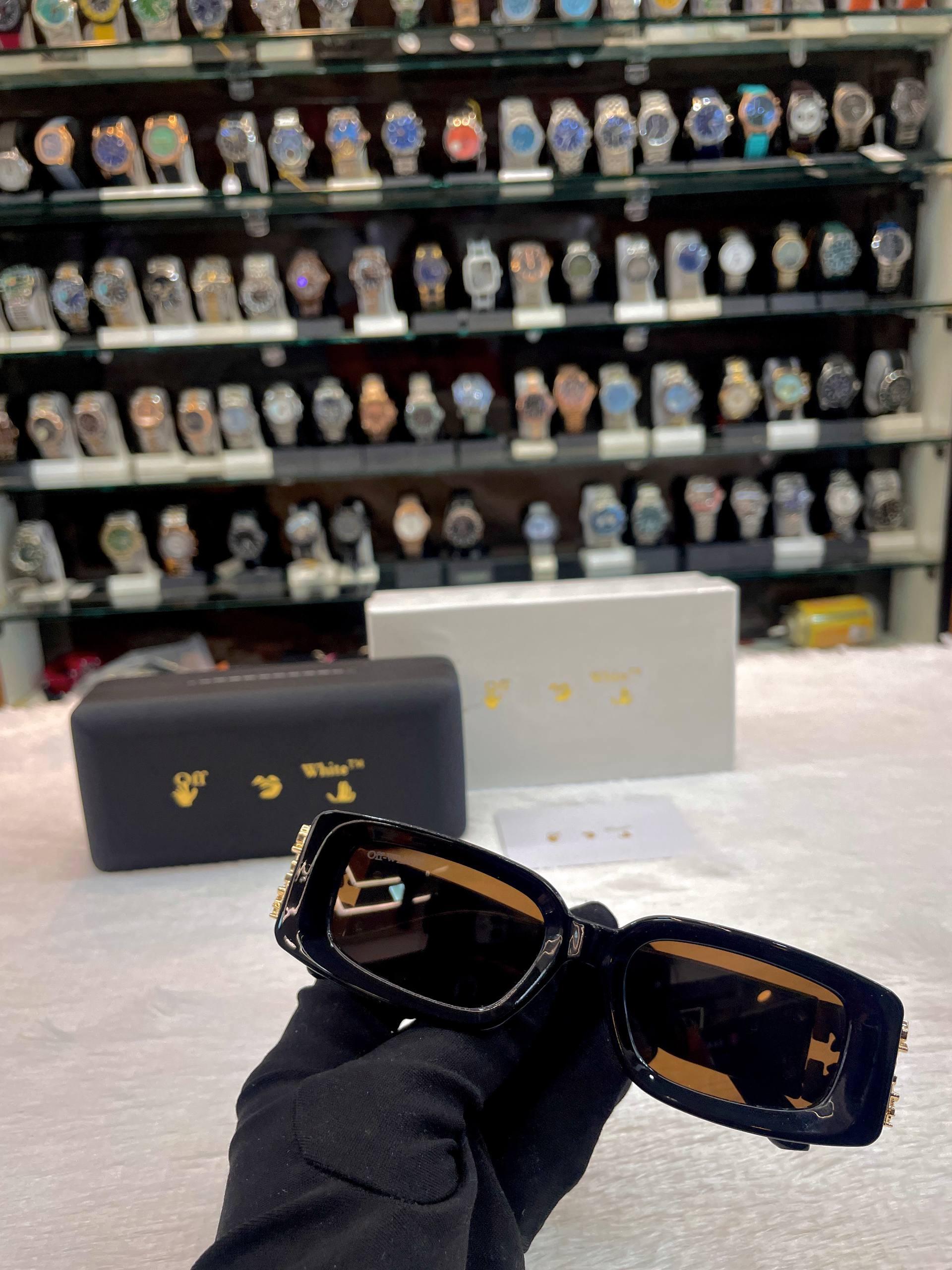 OFF-WHITE ROMA SUNGLASSES FOR GIRLS 🤩