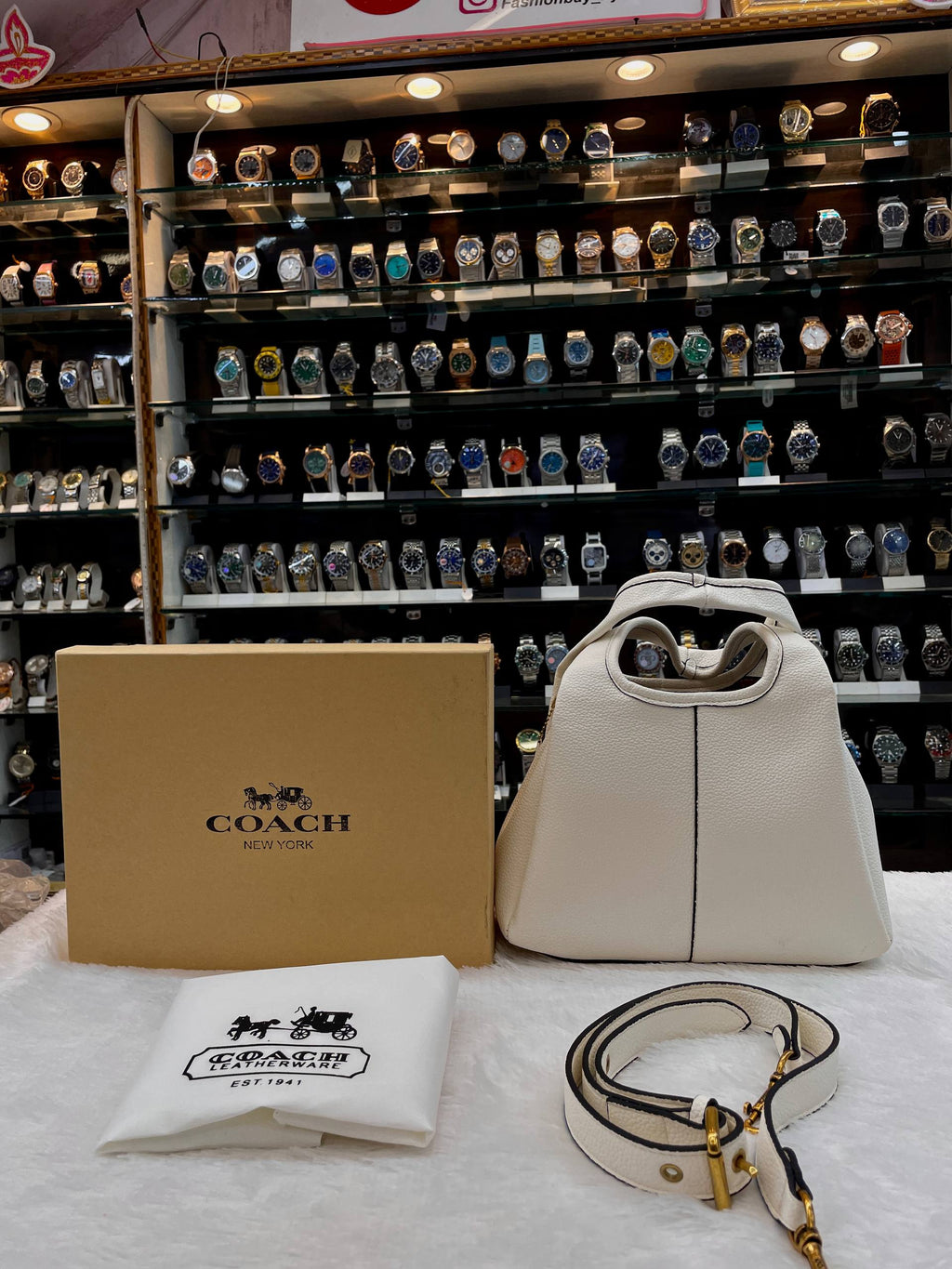 COACH LANA SHOULDER BAG 23 IN WHITE 🤍 LEATHER