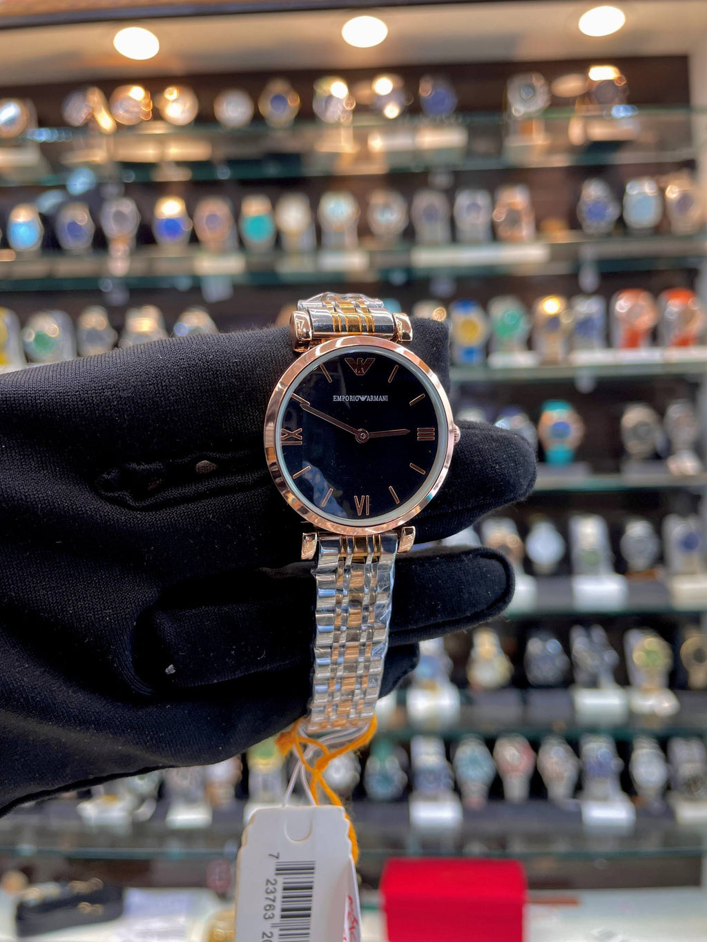 EMPORIO ARMANI. ROSE 🌹 GOLD 🥇 DIAL IN  BLACK 🖤 FOR  GIRLS