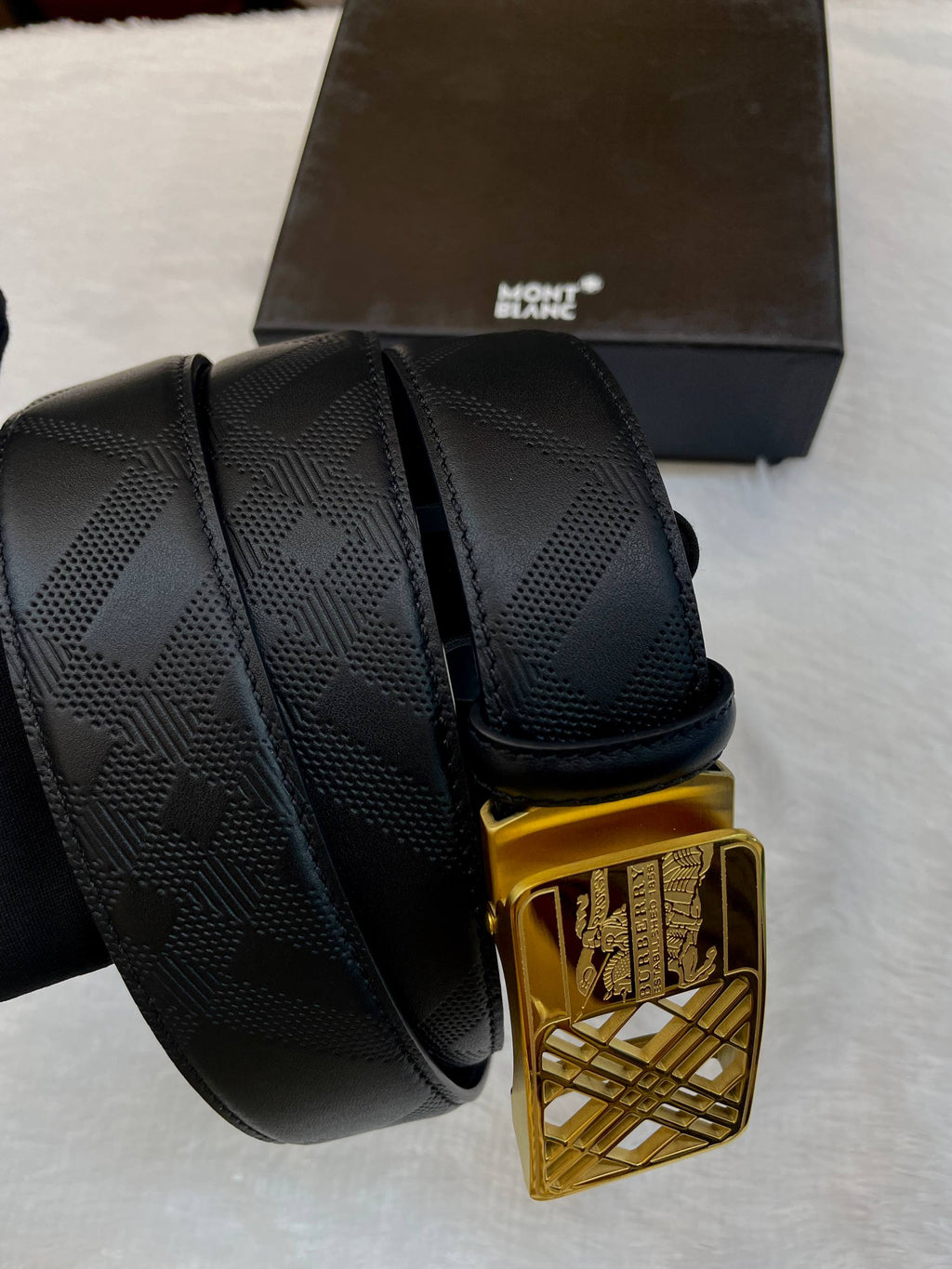 BURBERRY TEXTURE BUCKLE BLACK LEATHER BELT IN MASTER PIECE 🤩