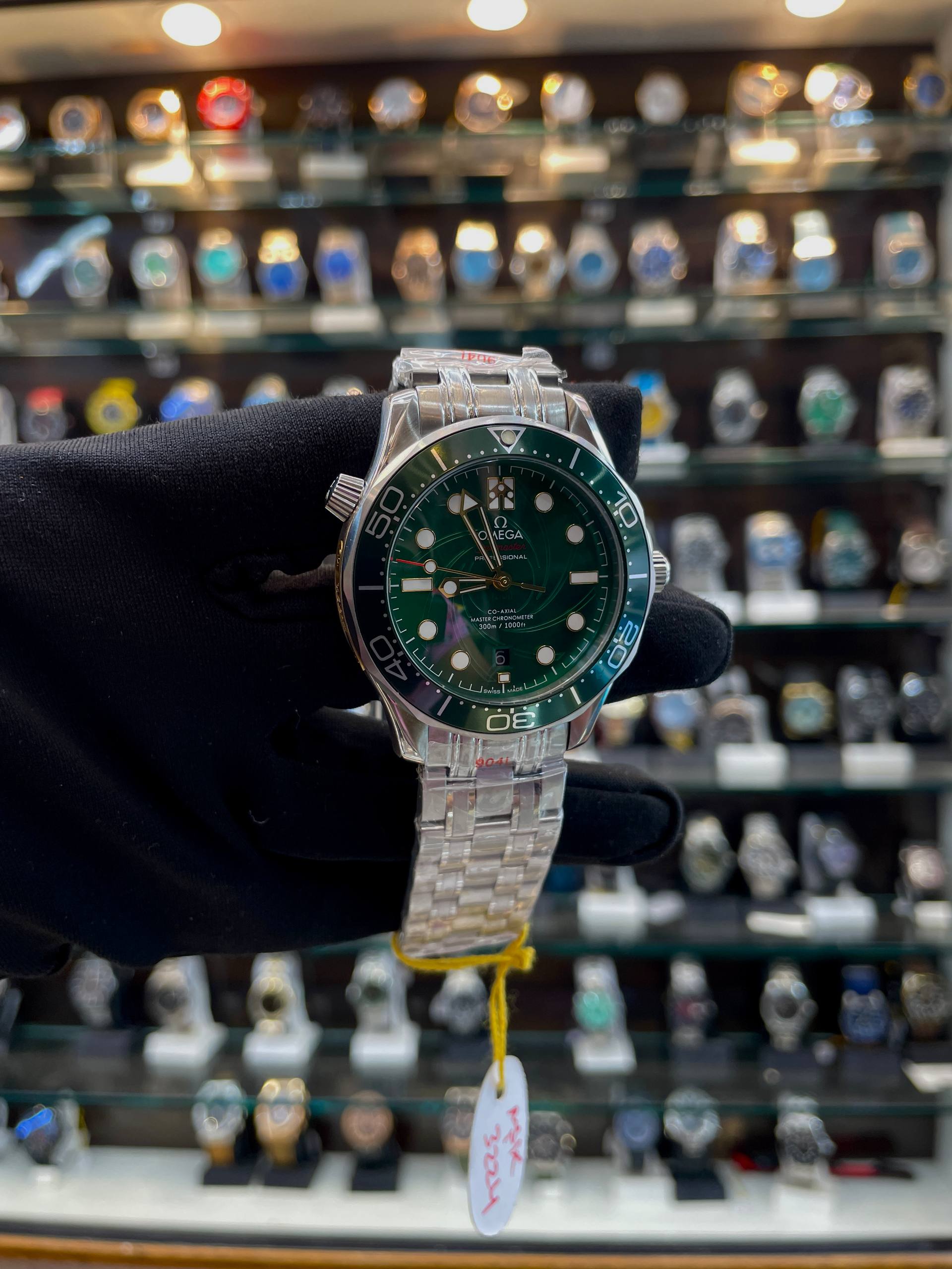 OMEGA SEAMASTER DIVER 300M WATCH JAMES BOND EDITION IN MASTER PIECE 🤩 GREEN 💚