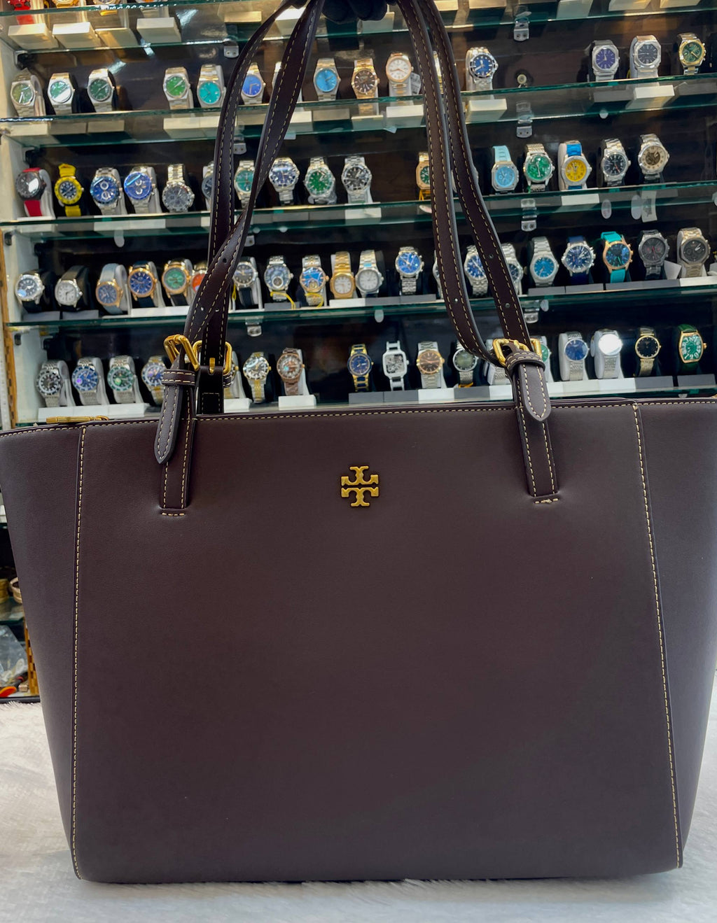 TORY BURCH BROWN 🤎 SAFFIANO LEATHER TOTE BAG IN MASTER PIECE 🤩