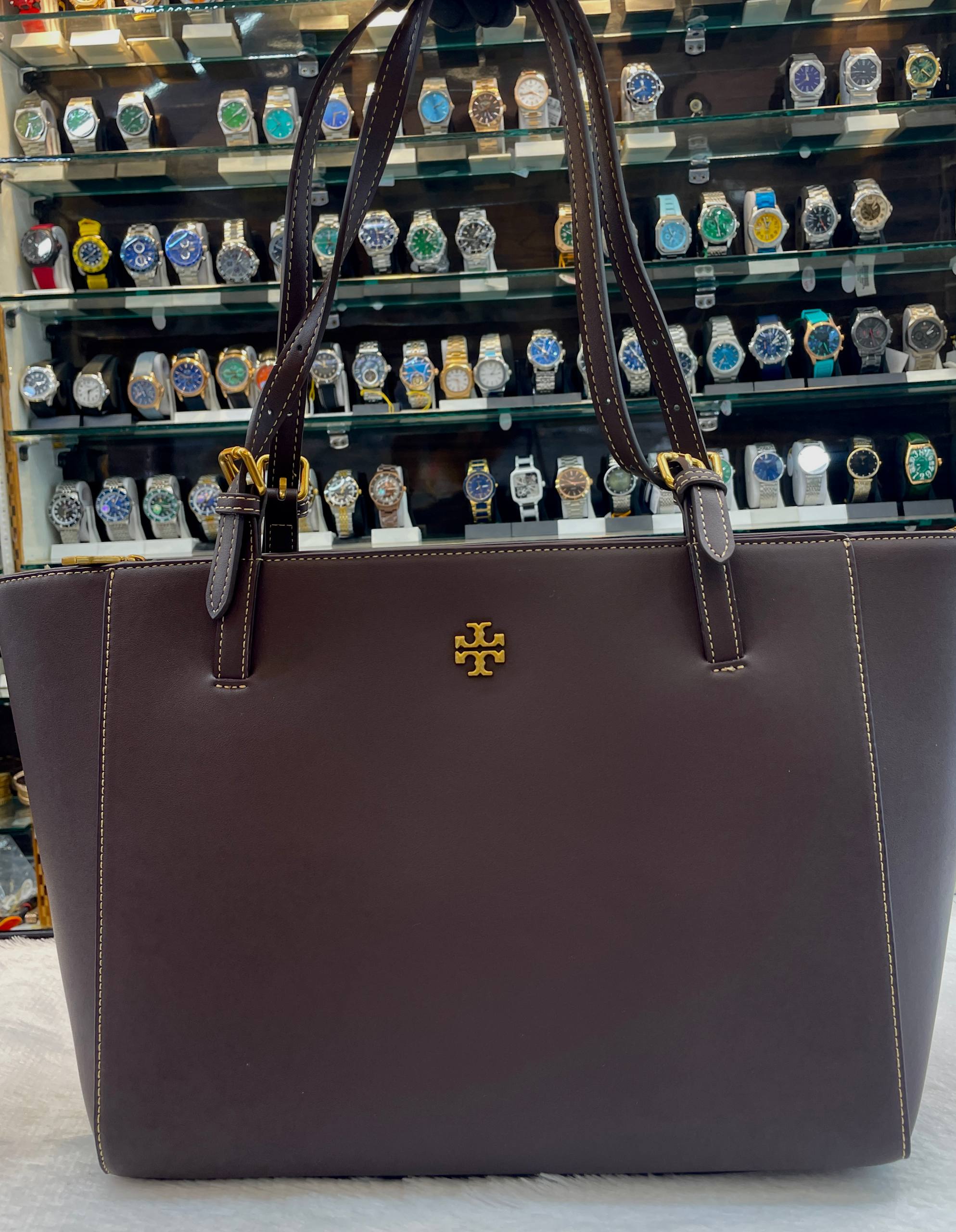 TORY BURCH BROWN 🤎 SAFFIANO LEATHER TOTE BAG IN MASTER PIECE 🤩