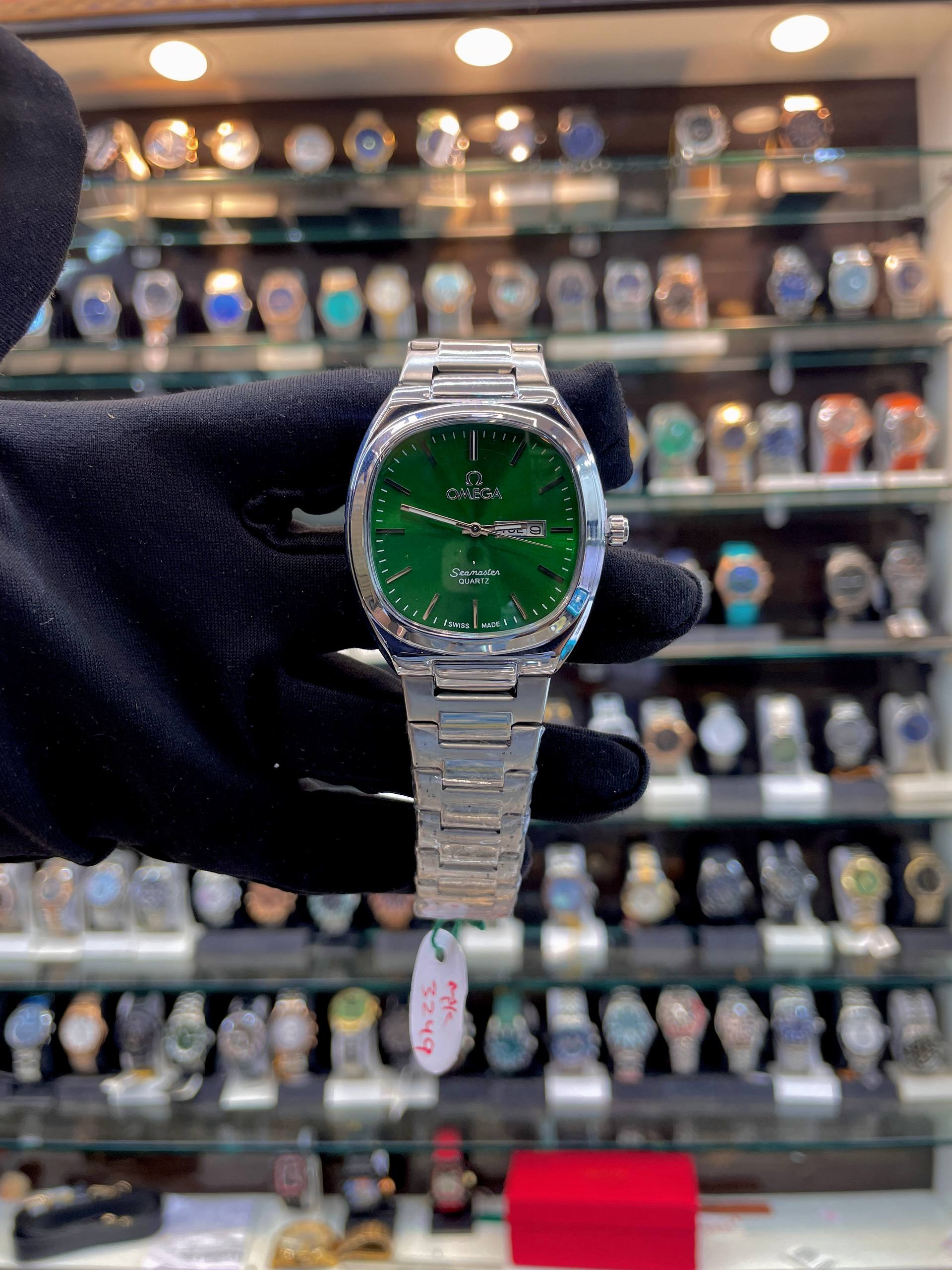OMEGA SEAMASTER CLASSIC WATCH ⌚ UNDER BUDGET GREEN 💚