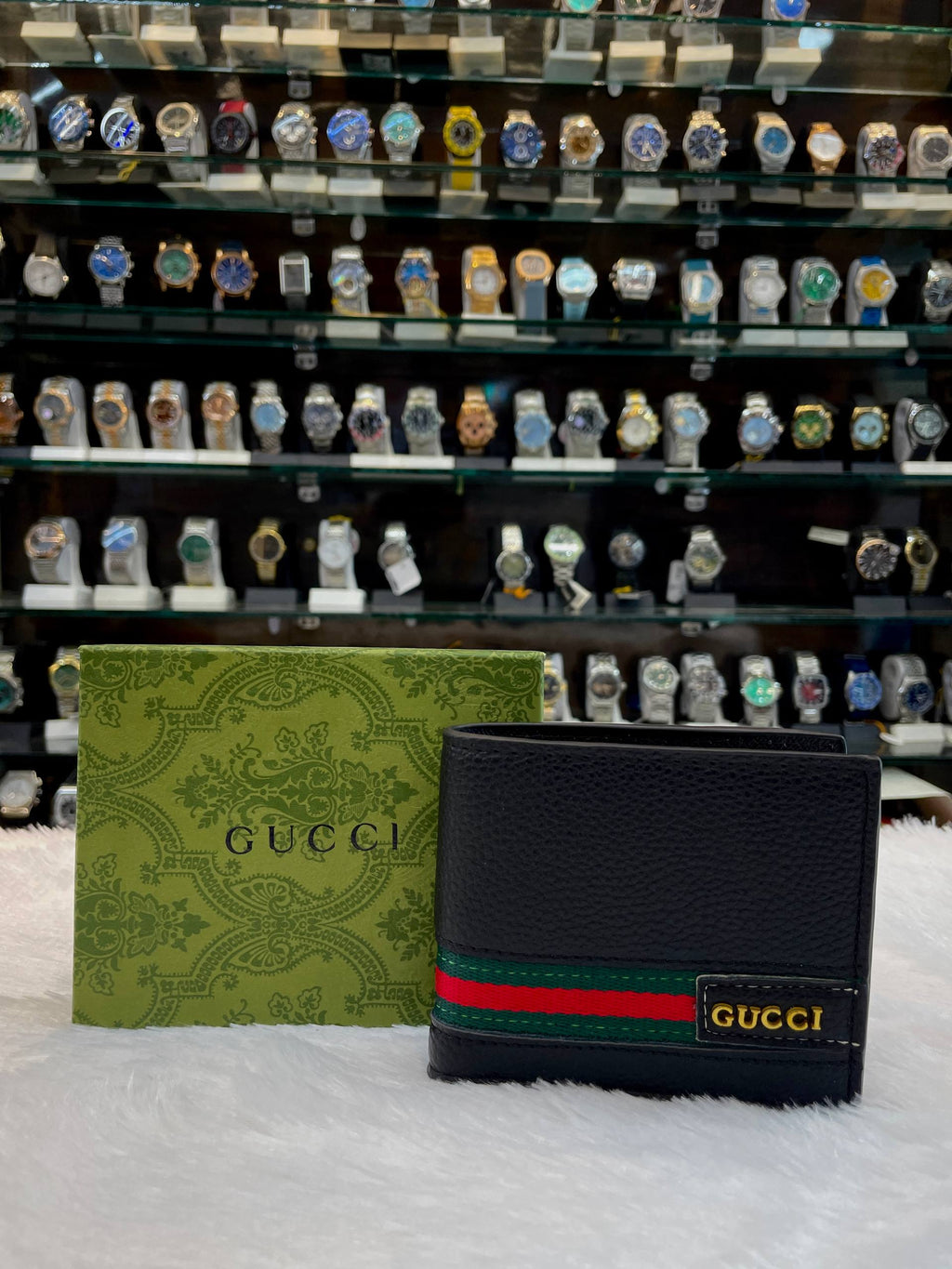 BLACK PEBBLED LEATHER GUCCI MEN'S BI-FOLD WALLET UNDER BUDGET