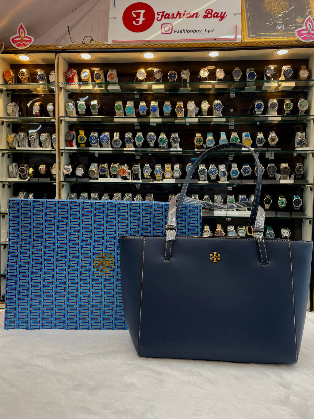 TORY BURCH NAVY BLUE SAFFIANO LEATHER TOTE BAG IN MASTER PIECE 🤩