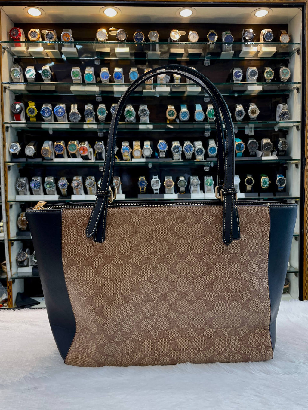 COACH MOLLIE TOTE IN SIGNATURE CANVAS WITH BLACK LEATHER MASTER PIECE 🤩