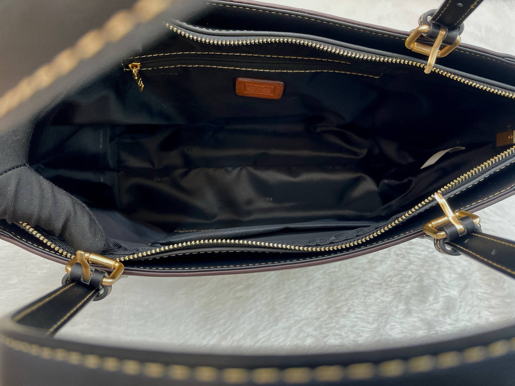 COACH MOLLIE TOTE IN SIGNATURE CANVAS WITH BLACK LEATHER MASTER PIECE 🤩