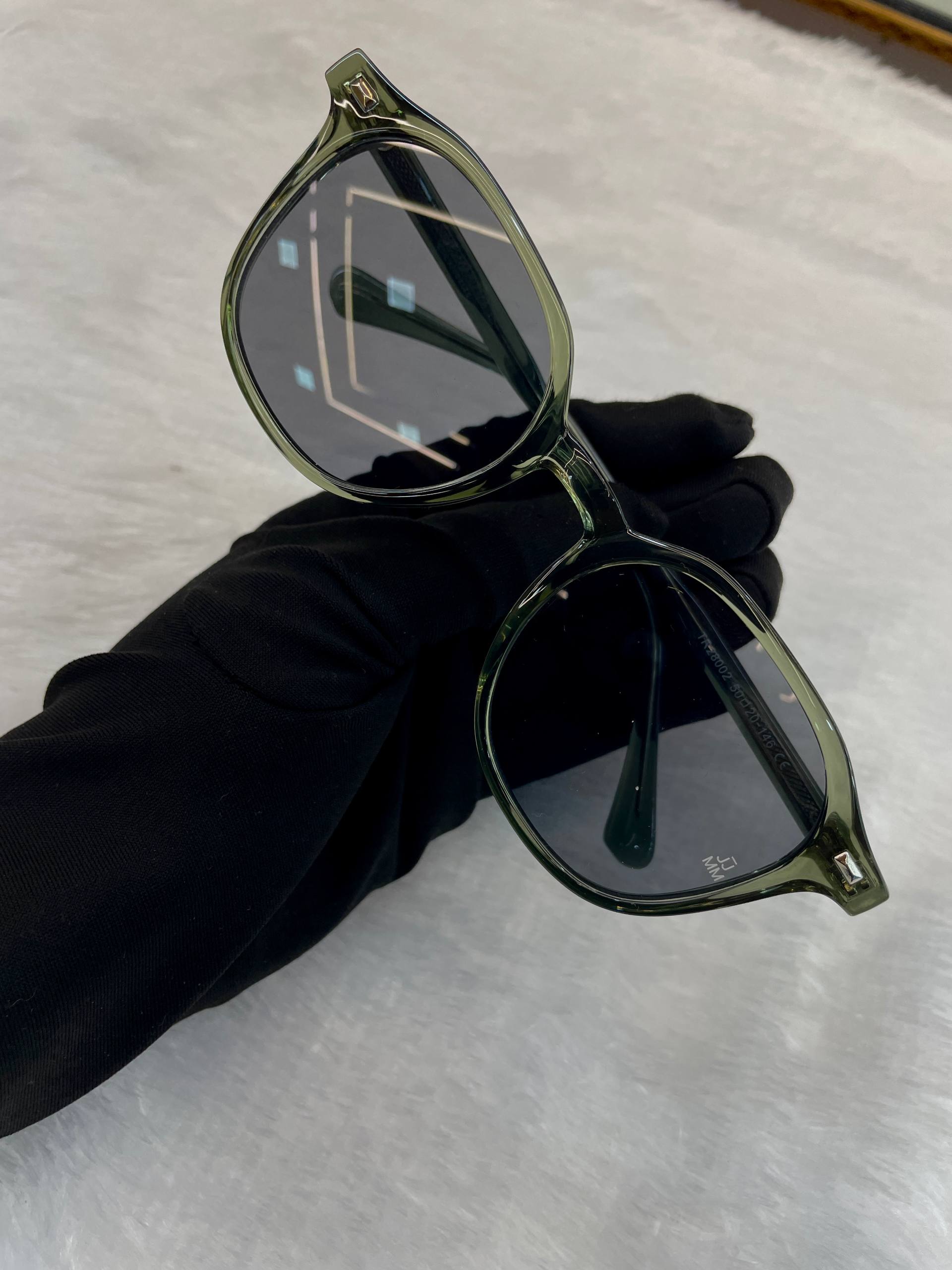 JJ MM GREEN TRANSPARENT FRAME IN HEAVY QUALITY 💯