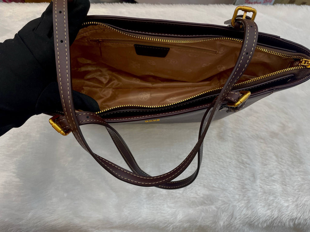 TORY BURCH BROWN 🤎 SAFFIANO LEATHER TOTE BAG IN MASTER PIECE 🤩