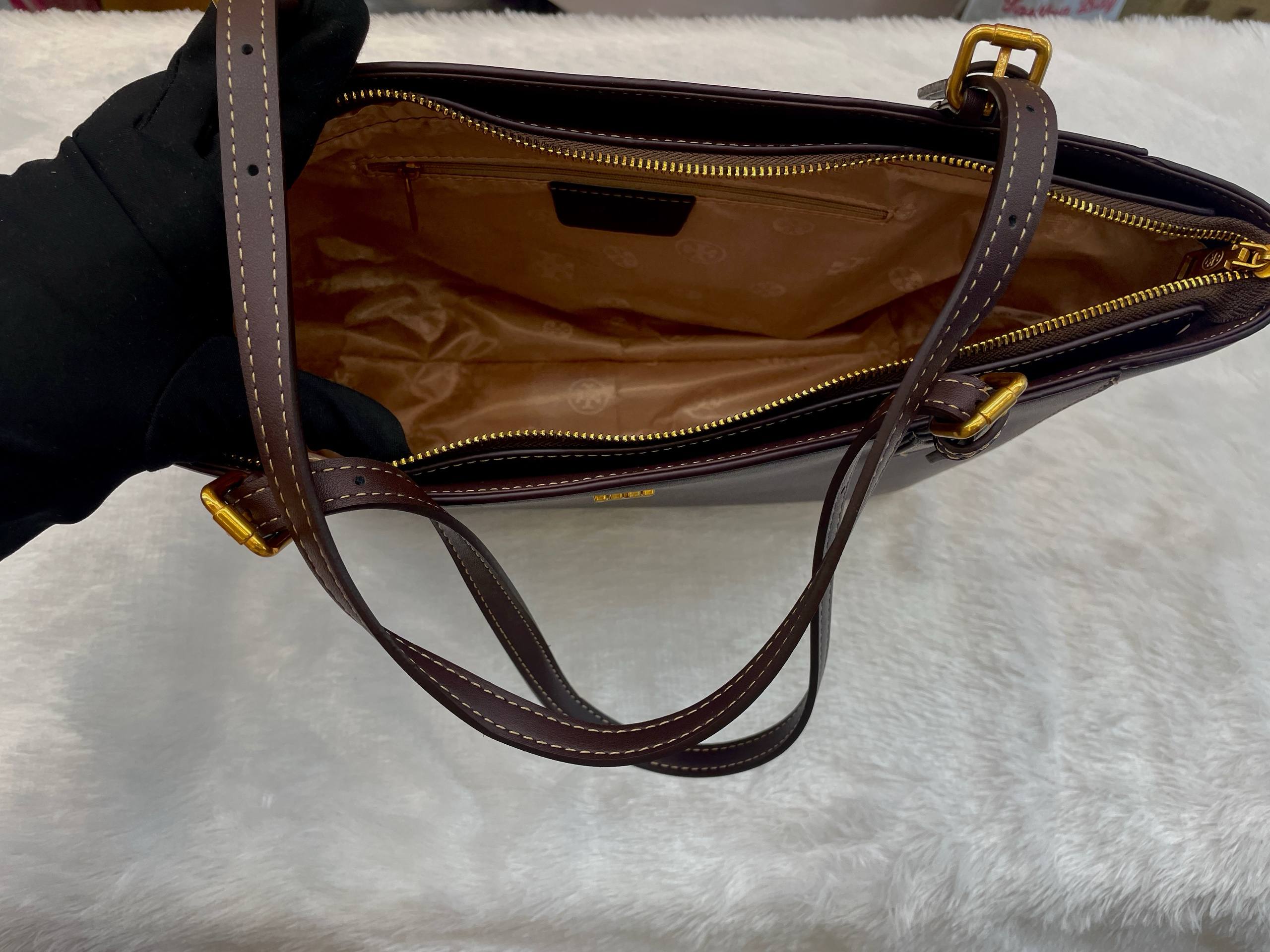 TORY BURCH BROWN 🤎 SAFFIANO LEATHER TOTE BAG IN MASTER PIECE 🤩