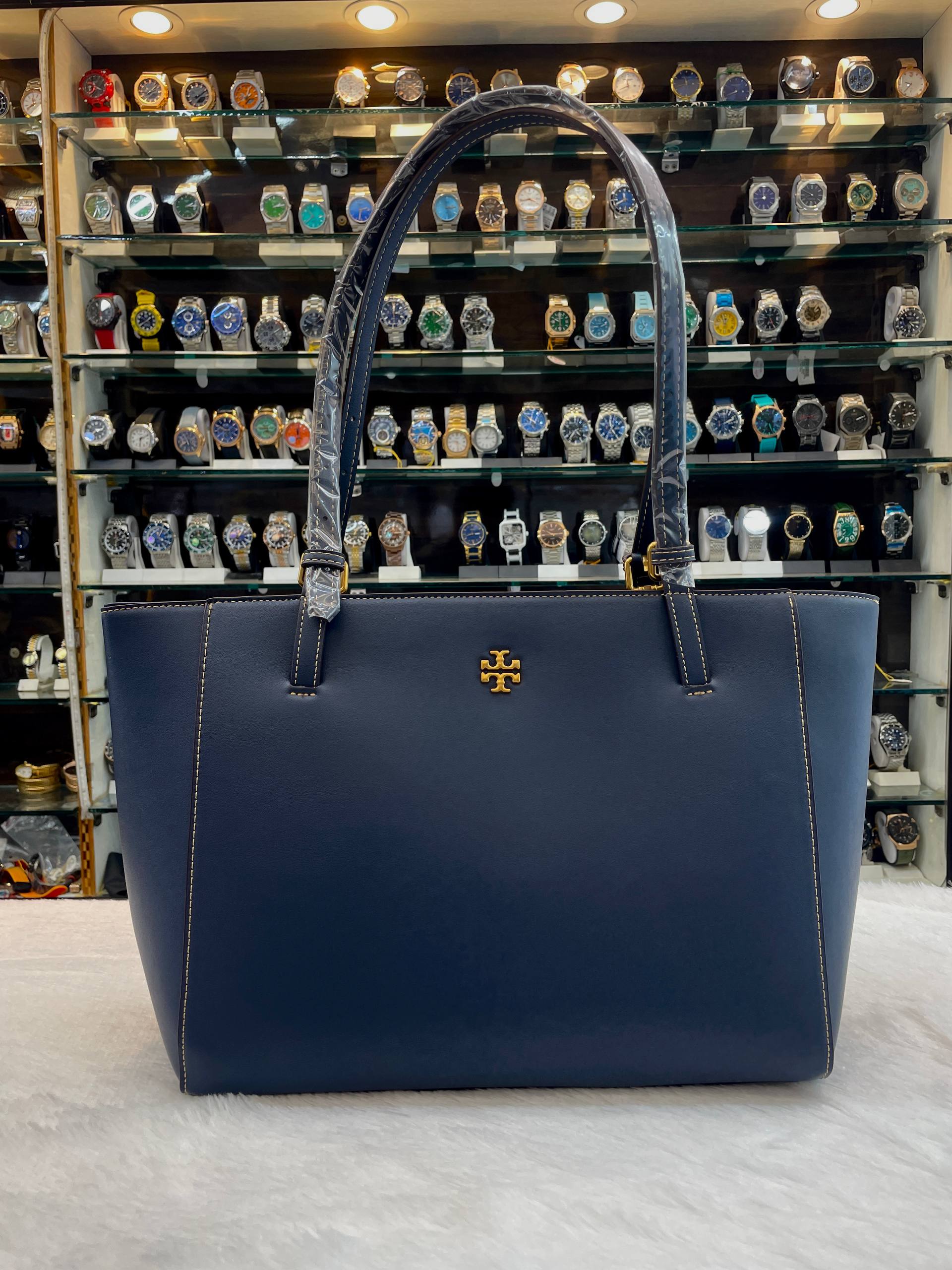 TORY BURCH NAVY BLUE SAFFIANO LEATHER TOTE BAG IN MASTER PIECE 🤩