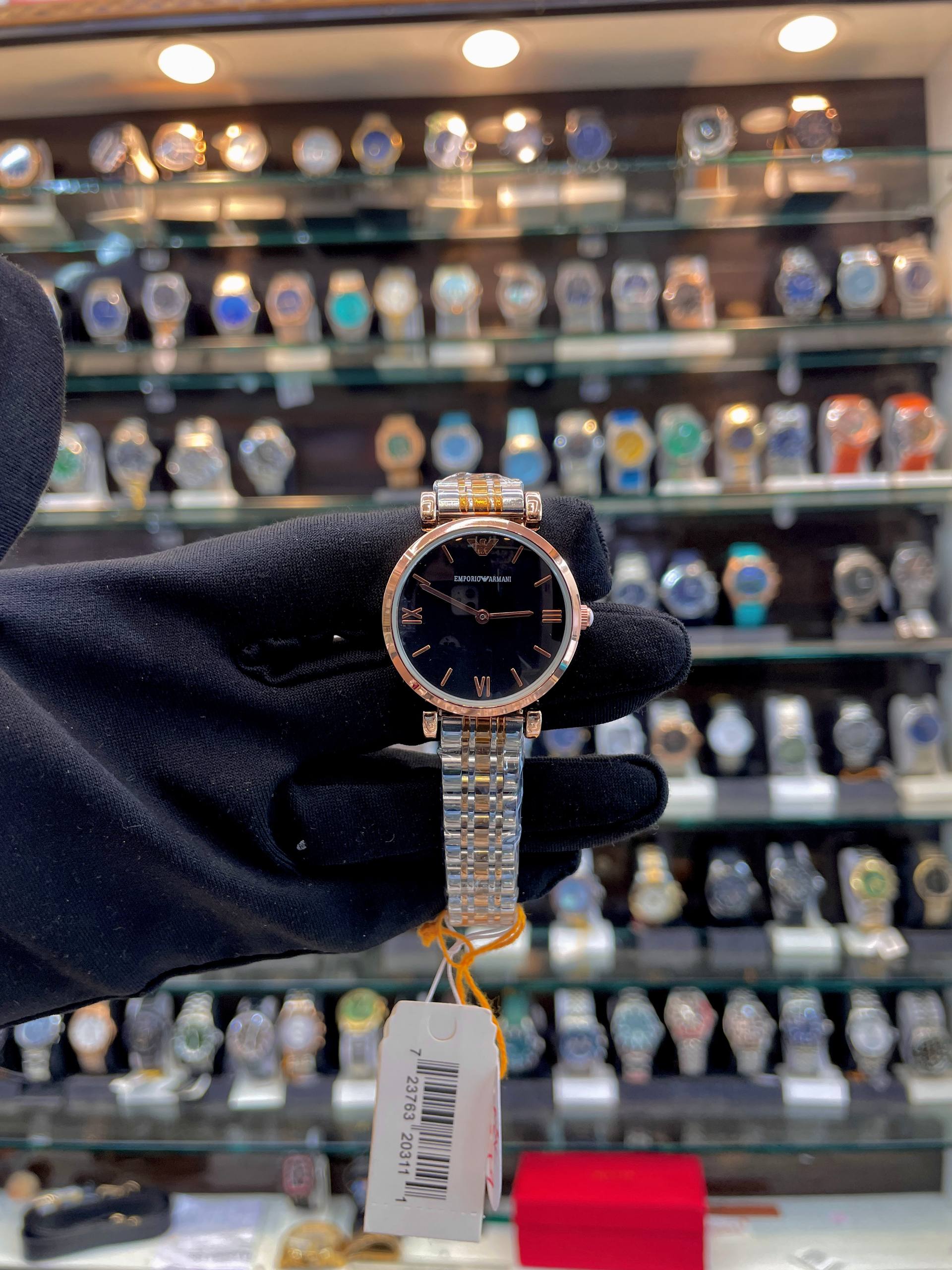 EMPORIO ARMANI. ROSE 🌹 GOLD 🥇 DIAL IN  BLACK 🖤 FOR  GIRLS