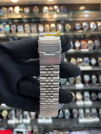 Seiko GMT quartz watch close upSeiko GMT quartz watch strap