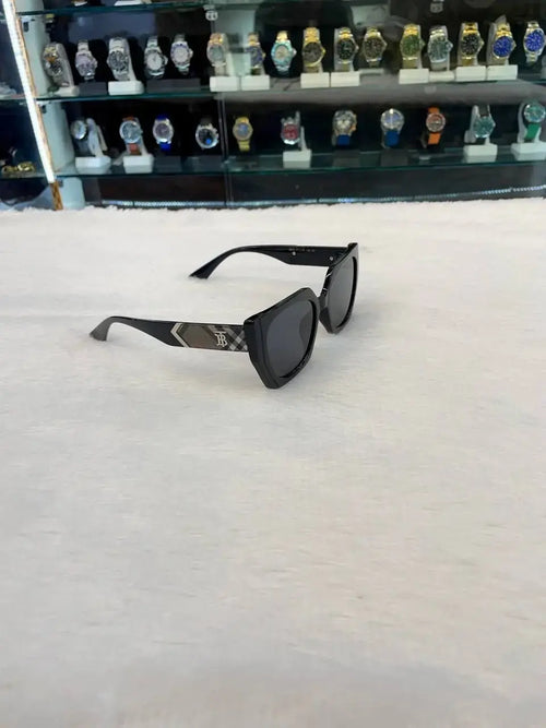 Burberry for girls black frame