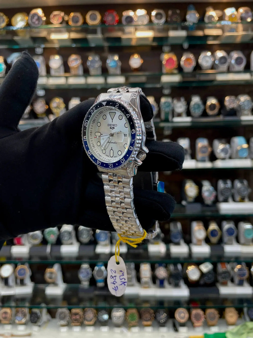 Seiko gmt now in under budget for mens silver in white dial