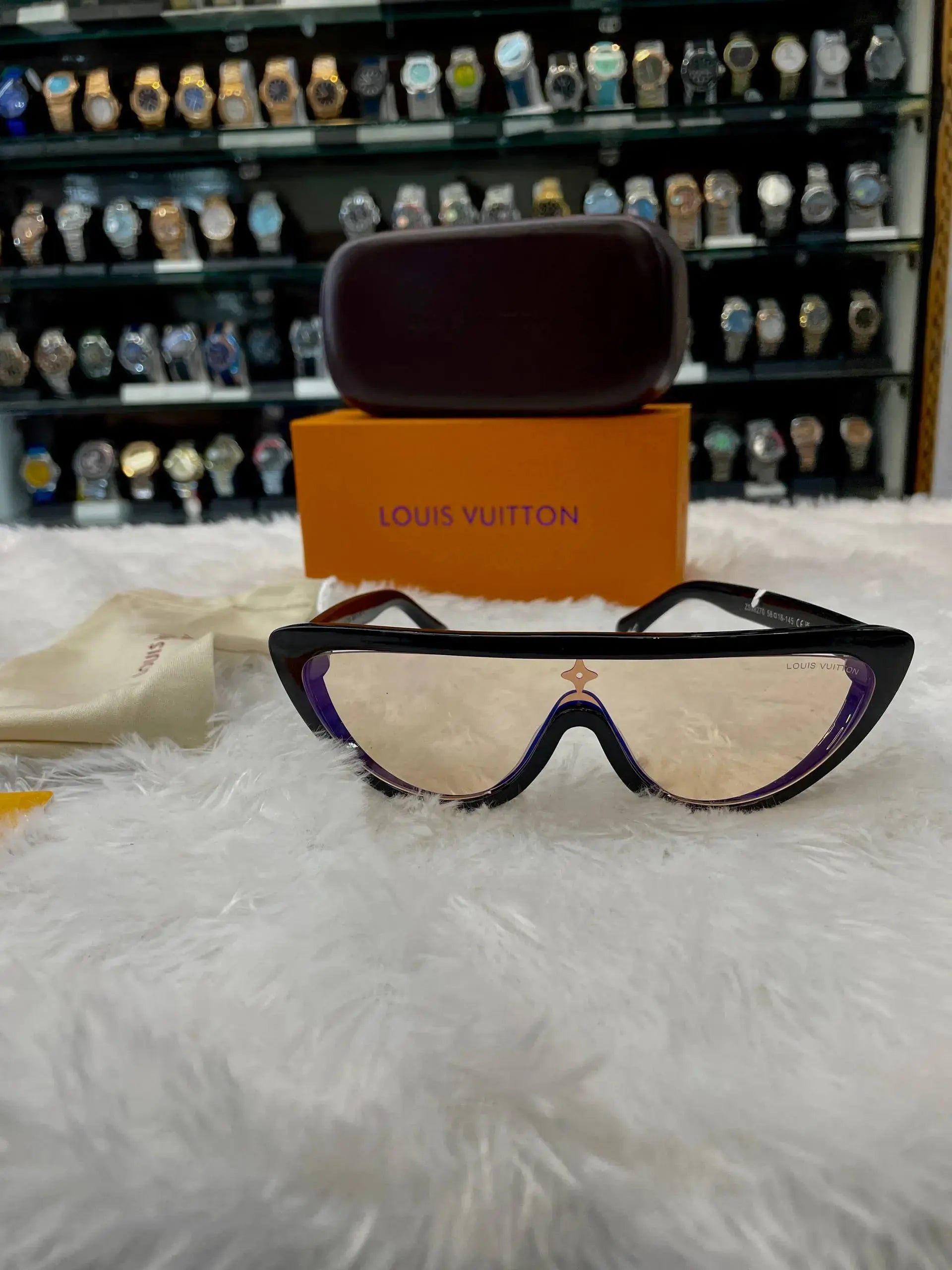 Louis vuitton (lv) glasses for girls in master piece
