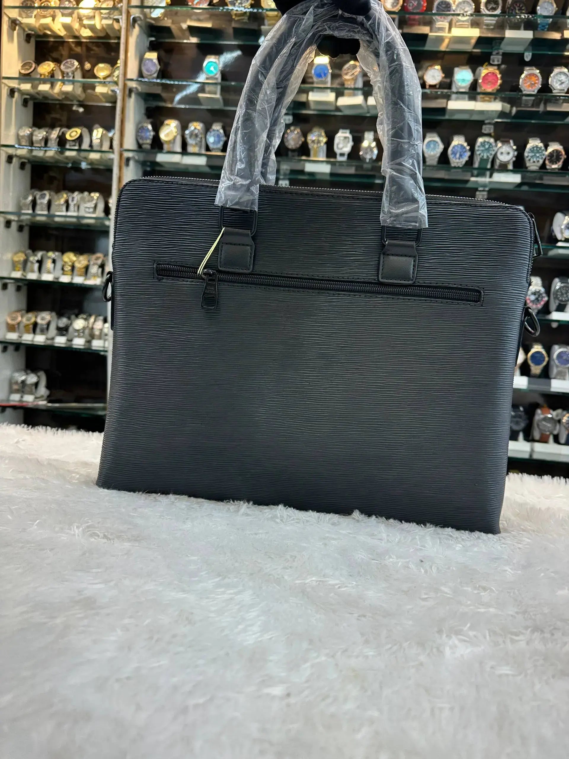 Louis vuitton (lv) laptop bag in heavy quality